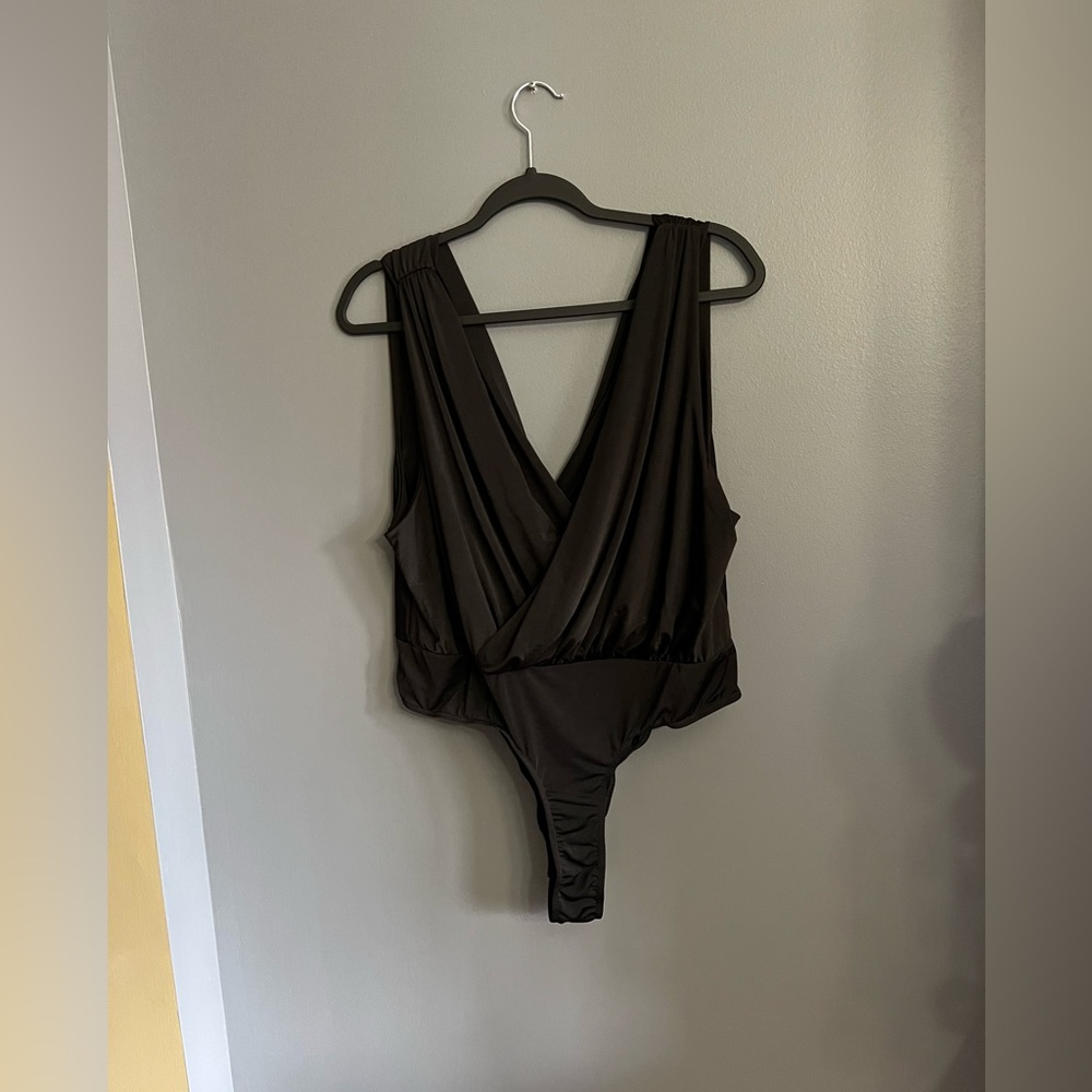 Brand New Fashion Nova Cherynn plunge neck bodysuit! - Picture 5 of 8